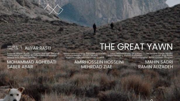 Das Filmplakat für „The Great Yawn“ zeigt eine Berglandschaft mit zwei Personen und einem Hund.