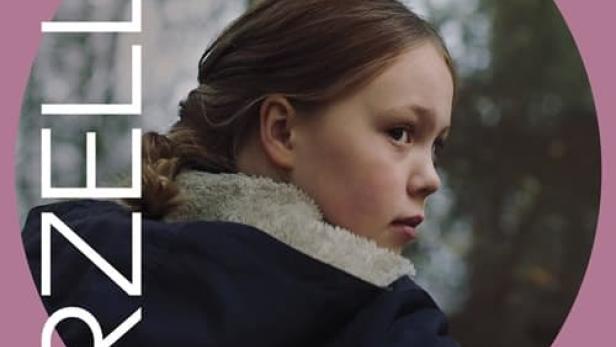 Das Filmplakat für „Porzellan“ zeigt ein junges Mädchen vor einem verschwommenen Hintergrund.