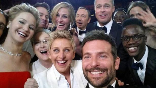 Das berühmte Oscar-Selfie von 2014, auf dem Ellen DeGeneres, Brad Pitt, Bradley Cooper, Jennifer Lawrence und Co. in die Kamera lächeln