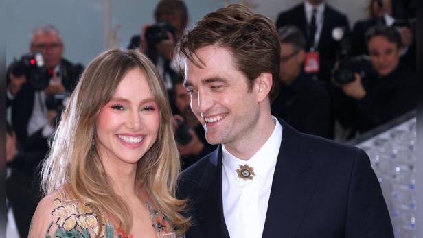 Suki Waterhouse und Robert Pattinson sind zum ersten Mal Eltern geworden.