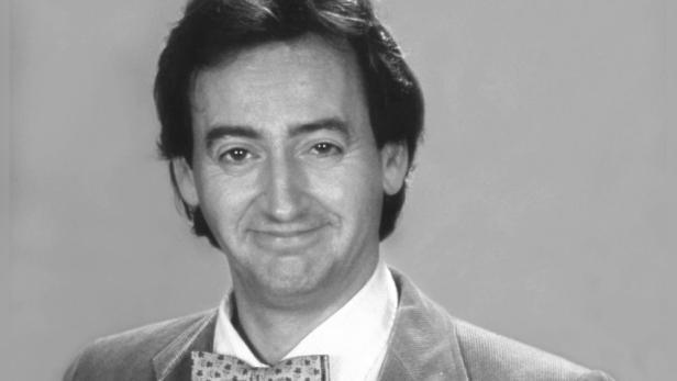 Ein Porträt des Schauspielers Joe Flaherty mit Fliege.