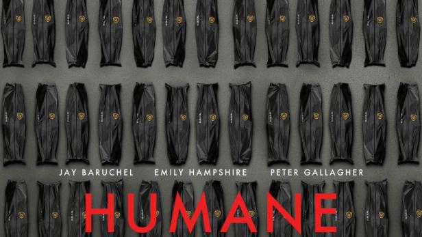 Das Filmplakat für „Humane“ zeigt viele Leichensäcke und den Slogan „Dying makes all the difference in the world“.