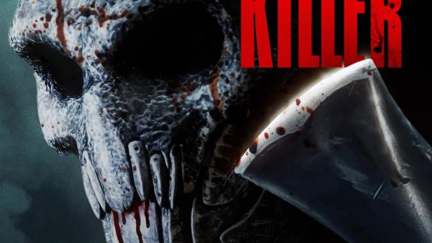 Ein blutverschmierter Totenkopf mit einer Axt auf dem Filmplakat von „Bloodline Killer“.
