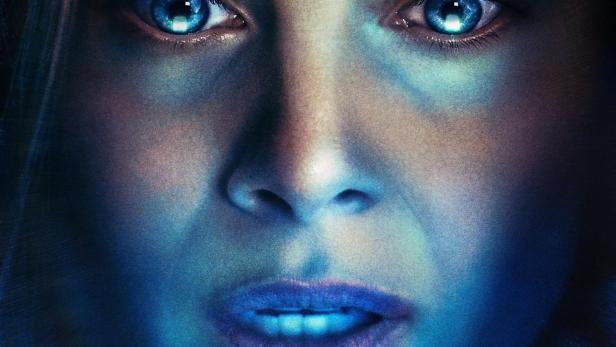 Das Filmplakat für „Cellphone“ zeigt das Gesicht einer verängstigten Frau, die auf ihr Handy schaut.