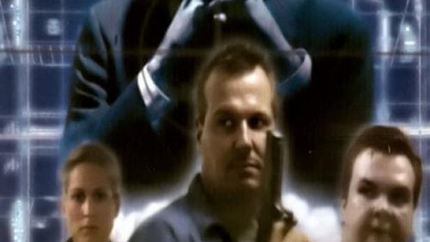 Das Filmplakat für „Death: Download“ zeigt drei Personen und einen Mann im Anzug vor einem digitalen Hintergrund.