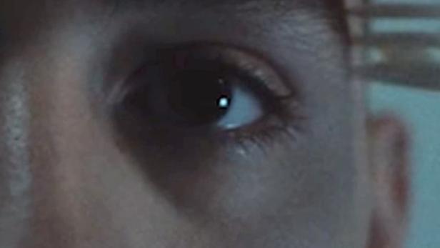 Nahaufnahme des Gesichts einer Person, möglicherweise ein Filmplakat.