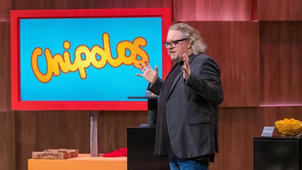 Ein Mann präsentiert „Unipolos“ in „Die Höhle der Löwen“.