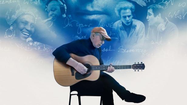 Das Poster für „In Restless Dreams: The Music of Paul Simon“ zeigt Paul Simon mit Gitarre und Szenen aus seinem Leben.