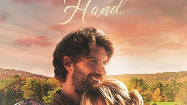 Das Filmplakat für „Take my Hand“ zeigt Radha Mitchell und Adam Demos in einer Umarmung vor ländlicher Kulisse.