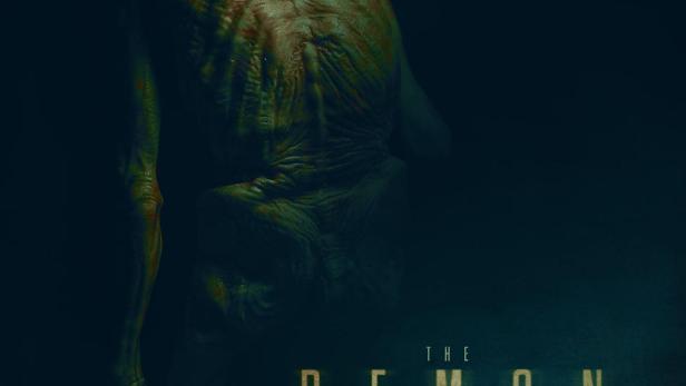 Das Filmplakat für „The Demon Disorder“ zeigt einen entstellten Mann vor einem Haus.