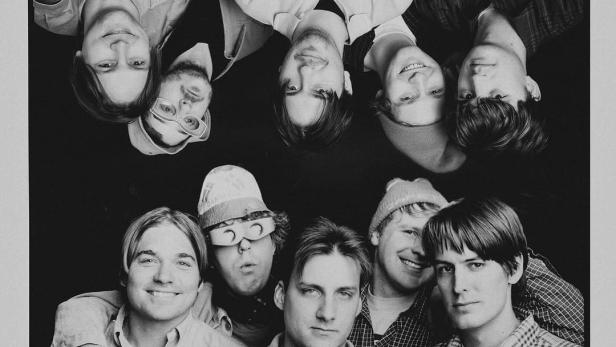 Schwarzweißfoto der Band Pavement, aufgenommen für die Filmfestspiele von Venedig 2024.