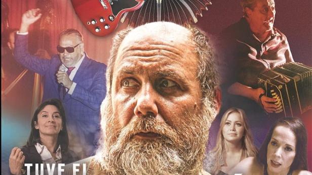 Das Filmplakat für „Tuve el Corazón“ zeigt Oliver Kolker und andere Schauspieler vor Musikinstrumenten.