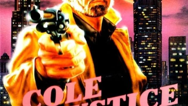 Das Filmplakat für „Cole Justice – Richter aus Haß“ zeigt einen Mann mit Waffe vor einer Stadtkulisse.