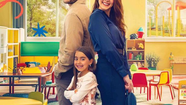 Das Filmplakat für „You Can't Teach Love“ zeigt Maddison Bullock, Devin Kotlowski und ein junges Mädchen in einem Klassenzimmer.