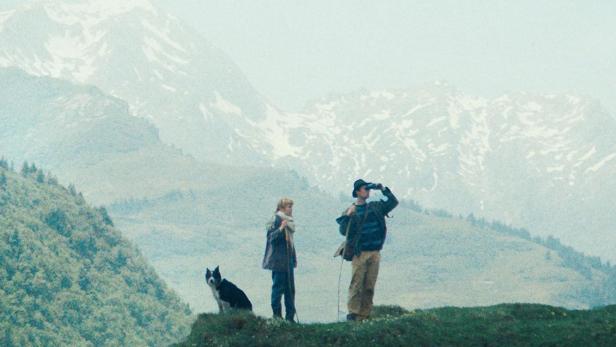 Das Filmplakat für „Bergers“ zeigt zwei Personen und einen Hund in einer Berglandschaft.