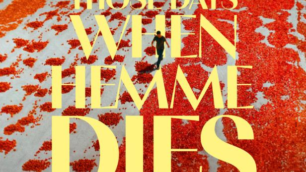 Das Filmplakat für „One of Those Days When Hemme Dies“ zeigt einen Mann auf einem Feld aus roten Tomaten.