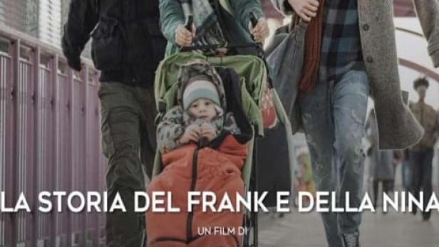Das Filmplakat für „La Storia del Frank e della Nina“ zeigt drei junge Erwachsene und ein Baby in einem Kinderwagen.
