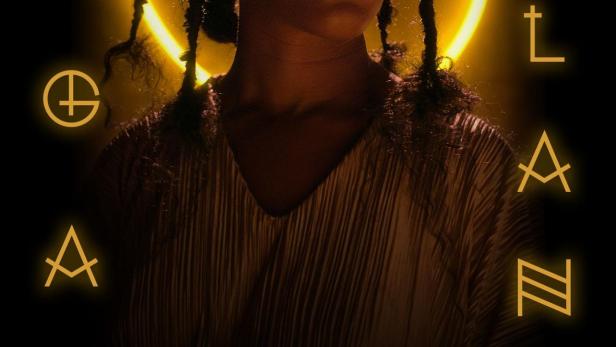 Das Filmplakat für „Giornate degli Autori“ zeigt eine Person mit Zöpfen vor einem gelben Heiligenschein.