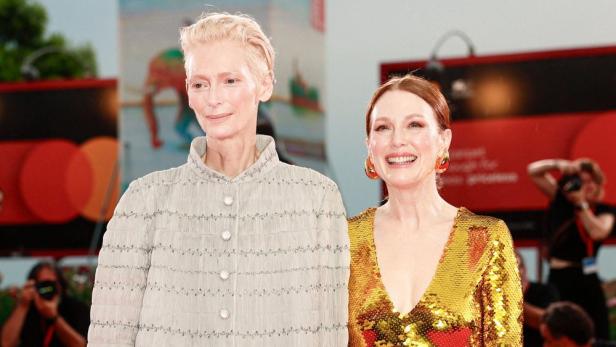 tilda-swinton-julianne-moore.jpg