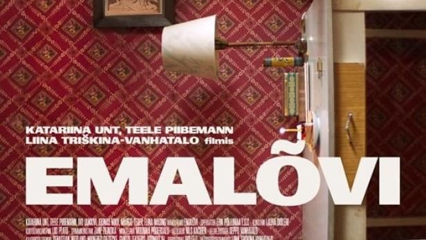 Das Filmplakat für „Emalõvi“ zeigt zwei Frauen in einem Raum mit rot gemusterter Tapete.