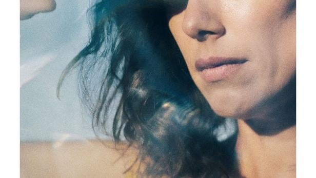 Das Filmplakat für „Los destellos“ mit Patricia López Arnaiz und Antonio de la Torre.