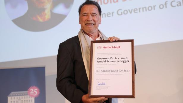 arnold-schwarzenegger-ehrendoktor.jpg