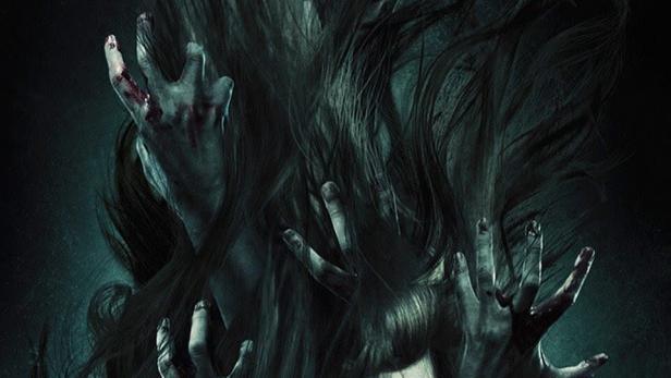 Das Filmplakat für „Dead Girls“ zeigt eine Frau mit blutigen Händen im Haar.