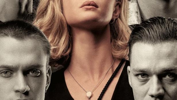 Das Filmplakat für „Fino alla Fine“ zeigt eine junge Frau umgeben von vier jungen Männern.