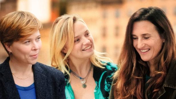 Das Filmplakat für „Trois Amies“ mit Camille Cottin, Sara Forestier und India Hair.