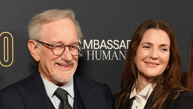 steven-spielberg-drew-barrymore.jpg