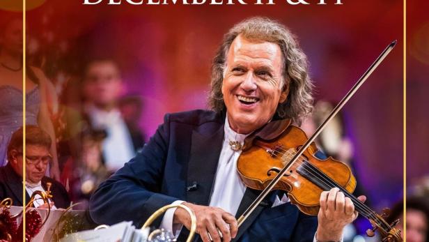 André Rieu spielt Violine bei einem Weihnachtskonzert.