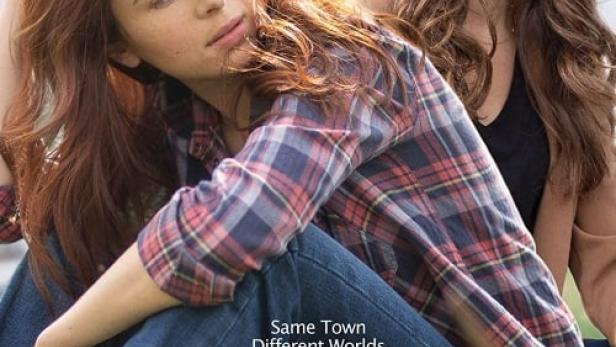 Das Filmplakat für „Polarized“ zeigt Holly Deveaux und Maxine Denis.