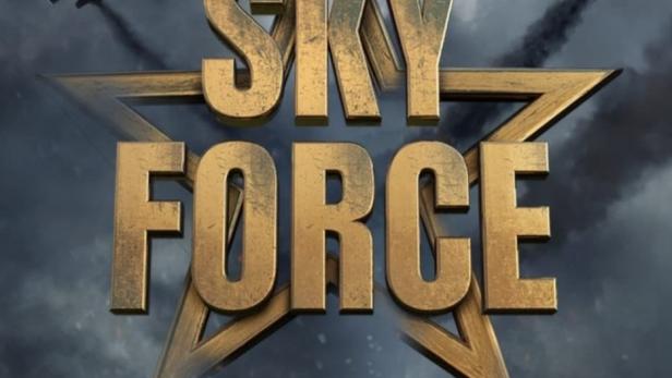 Das Logo von „Sky Force“ vor einem Himmel mit zwei Kampfflugzeugen.