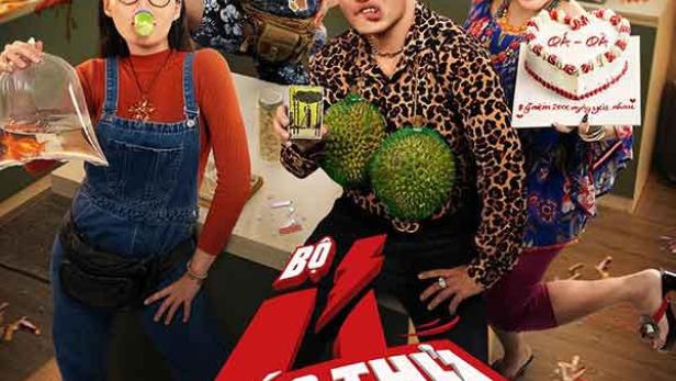 Das Filmplakat für „Bộ Tứ Báo Thu“ zeigt vier exzentrisch gekleidete Schauspieler in einer Küche.