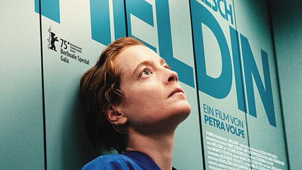 Das Filmplakat für „Heldin“ mit Leonie Benesch als Krankenschwester.