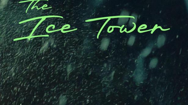 Eine Frau mit Krone vor dem Titelbild von „The Ice Tower“.