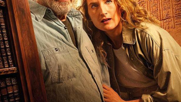 Das Filmplakat zu „Das Geheimnis von Cheops“ mit Fabrice Luchini und Julia Piaton.