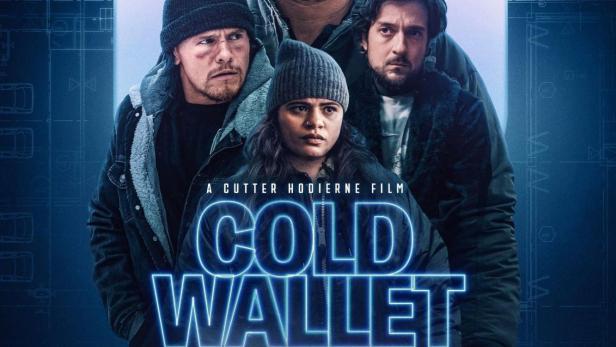 Das Filmplakat für „Cold Wallet“ zeigt die Hauptdarsteller vor einem verschneiten Haus.