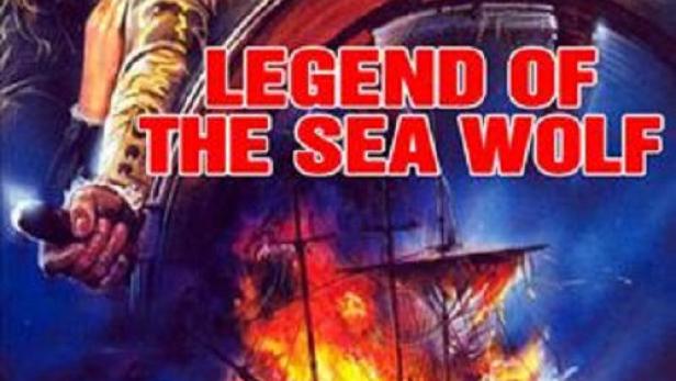 Das Filmplakat für „Legend of the Sea Wolf“ zeigt Chuck Connors und Barbara Bach vor einem brennenden Schiff.