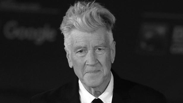 Schwarzweiß-Porträt von David Lynch.