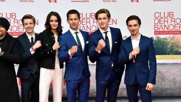 club-roten-baender-cast.jpg