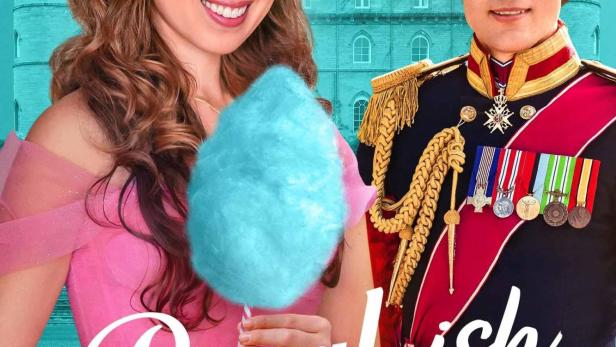 Das Filmplakat für „Royal-ish“ zeigt eine Frau mit Zuckerwatte und einen Mann in Uniform vor einem Schloss.