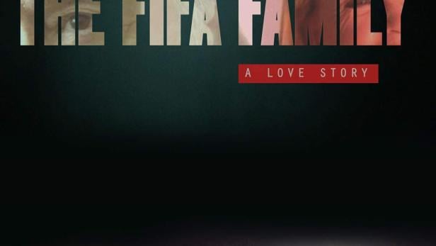 Das Filmplakat für „The FIFA Family: A Love Story“ zeigt ein Fußballstadion bei Nacht.