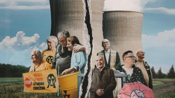 Das Filmplakat für den Dokumentarfilm „Spaltung“ zeigt Aktivisten vor Kühltürmen eines Atomkraftwerks.