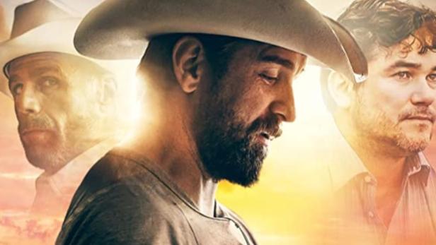 Das Filmplakat für „90 Feet From Home“ zeigt drei Männer mit Cowboyhüten.
