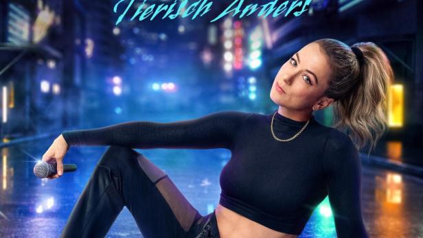 Iliza Shlesinger posiert für das Cover ihrer Show „Tierisch Anders“.