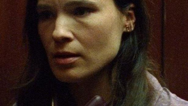 Das Filmplakat für „Ich bin kein Roboter“ zeigt eine Frau mit dunklen Haaren.