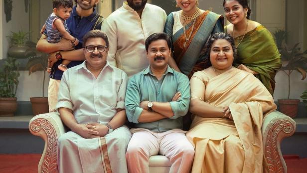 Ein Gruppenfoto der Besetzung von „Prince and Family“.