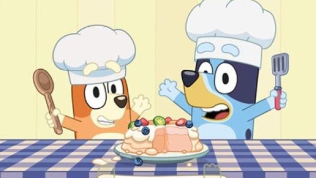 Das Filmplakat für „Bluey: Let's Play Chef Collection“ zeigt Bluey und Bingo als Köche.