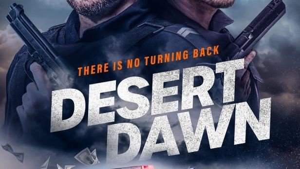 Das Filmplakat für „Desert Dawn“ zeigt Kellan Lutz und Cam Gigandet mit Waffen vor einem Polizeiauto.